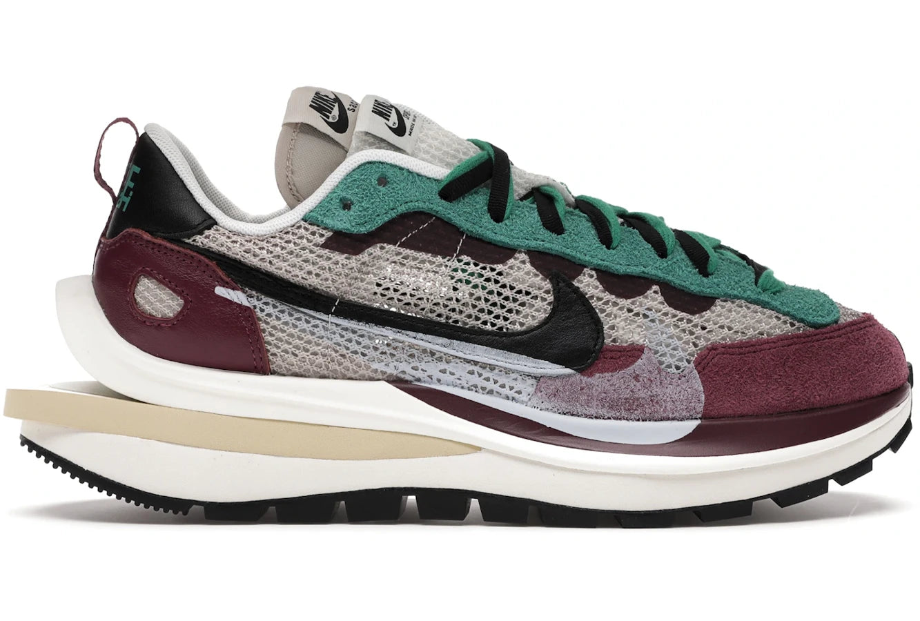 Nike Vaporwaffle sacai Villain Red Neptune Green