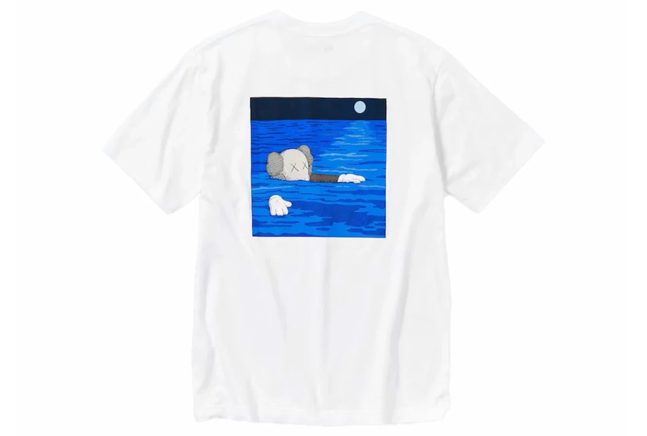 KAWS x Uniqlo UT Kurzarm-T-Shirt mit Artbook-Cover in Weiß