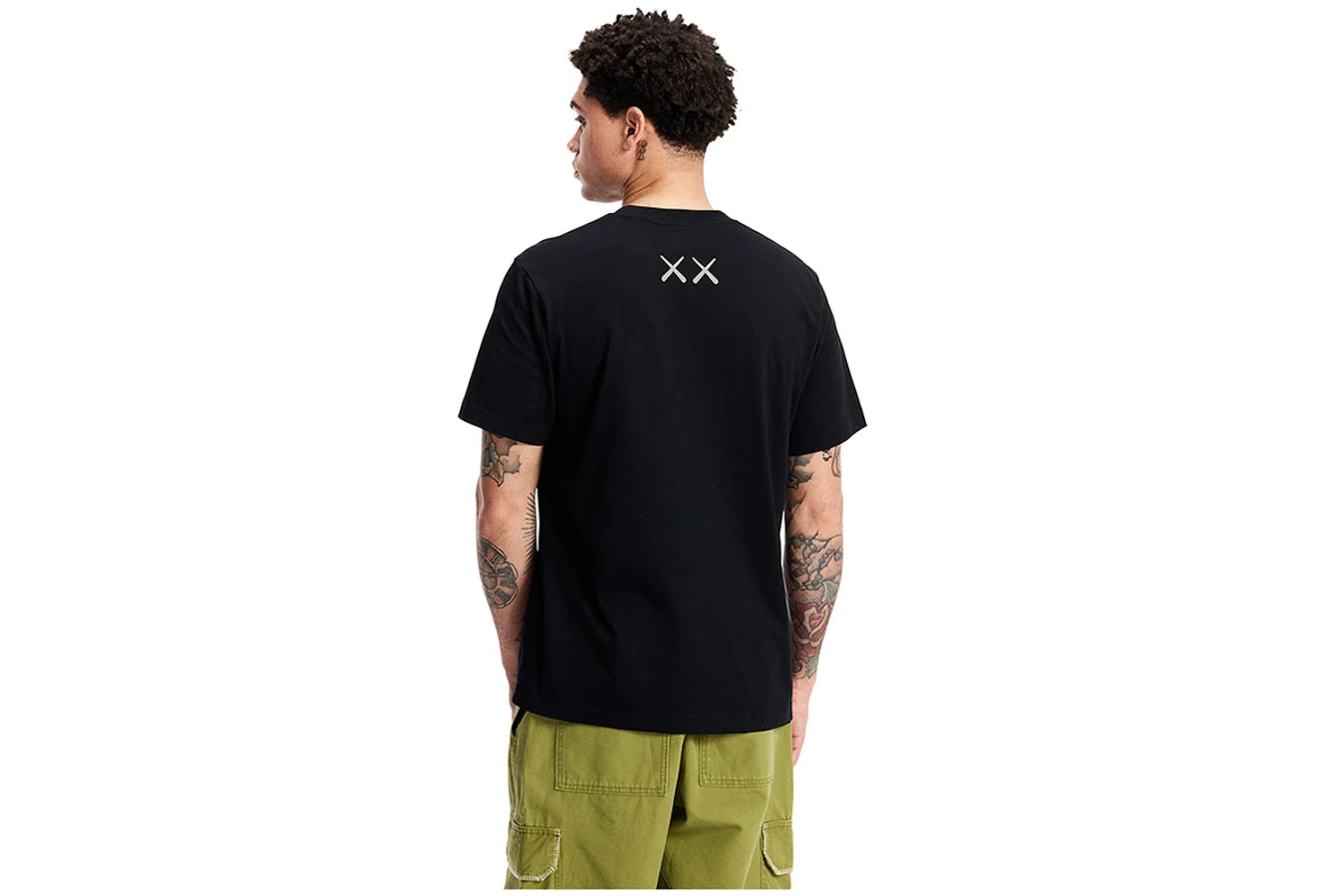 KAWS x Uniqlo UT Kurzarm-Grafik-T-Shirt Schwarz