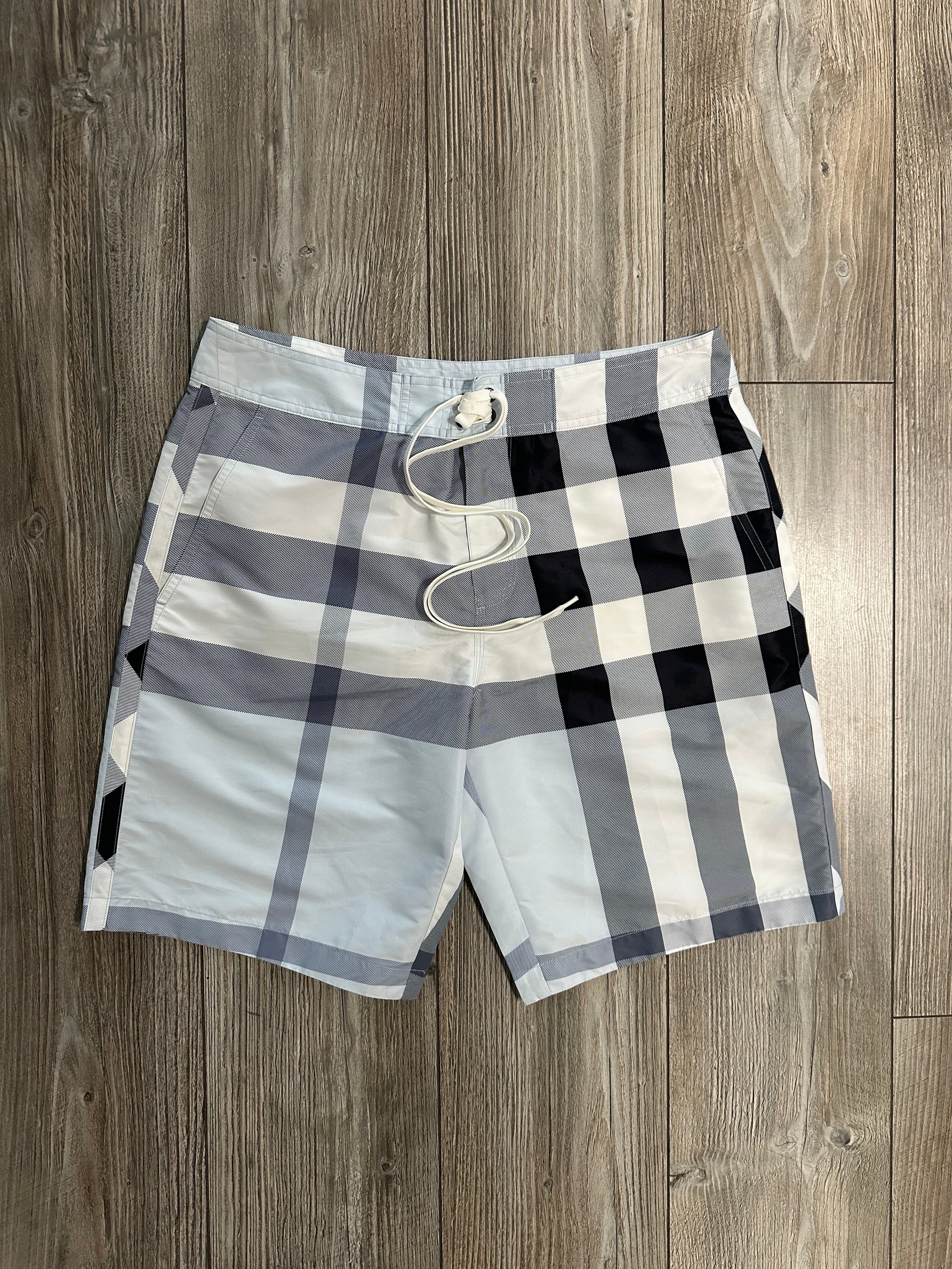 Burberry Shorts (Passend für M)