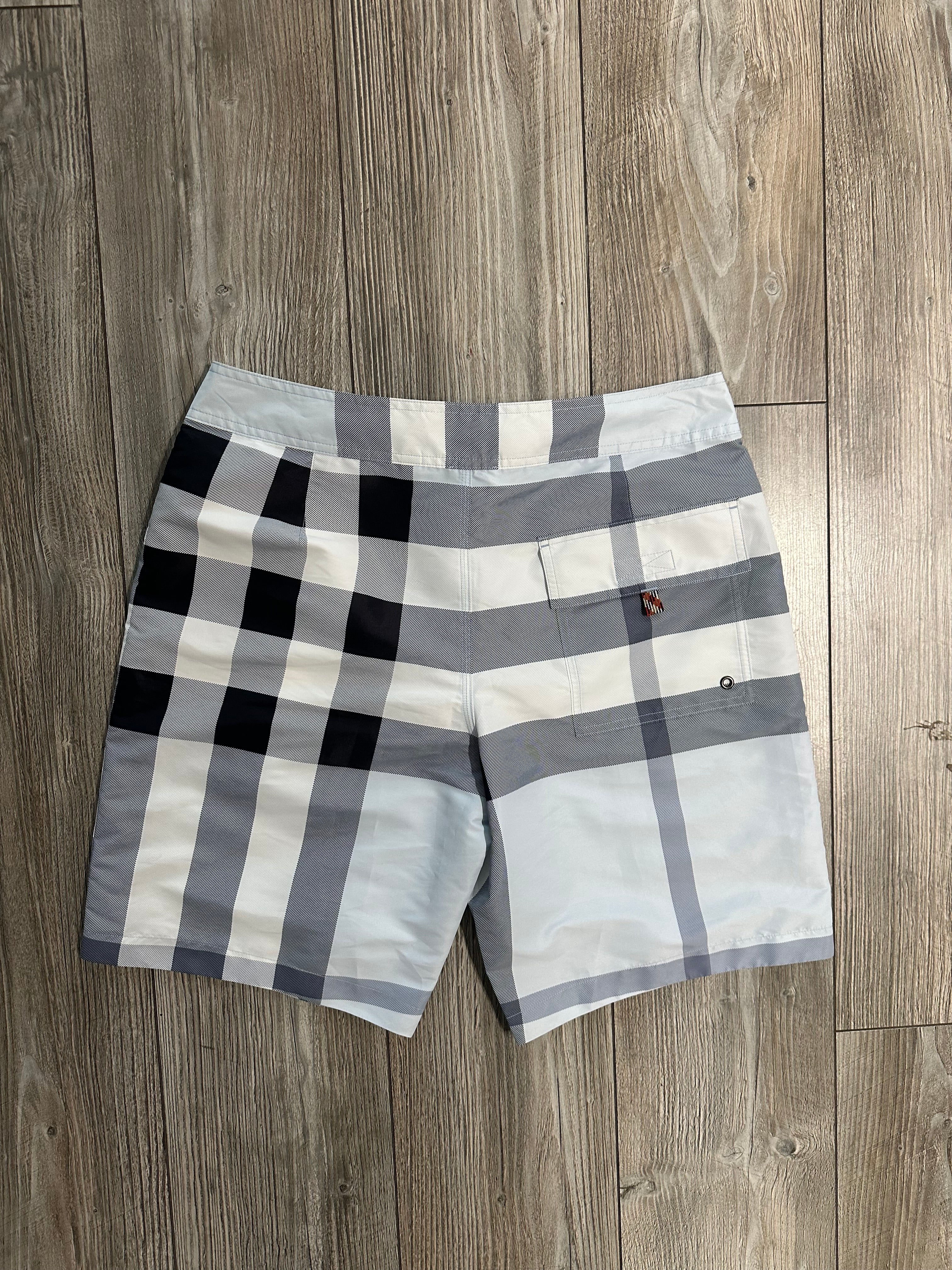 Burberry Shorts (Passend für M)