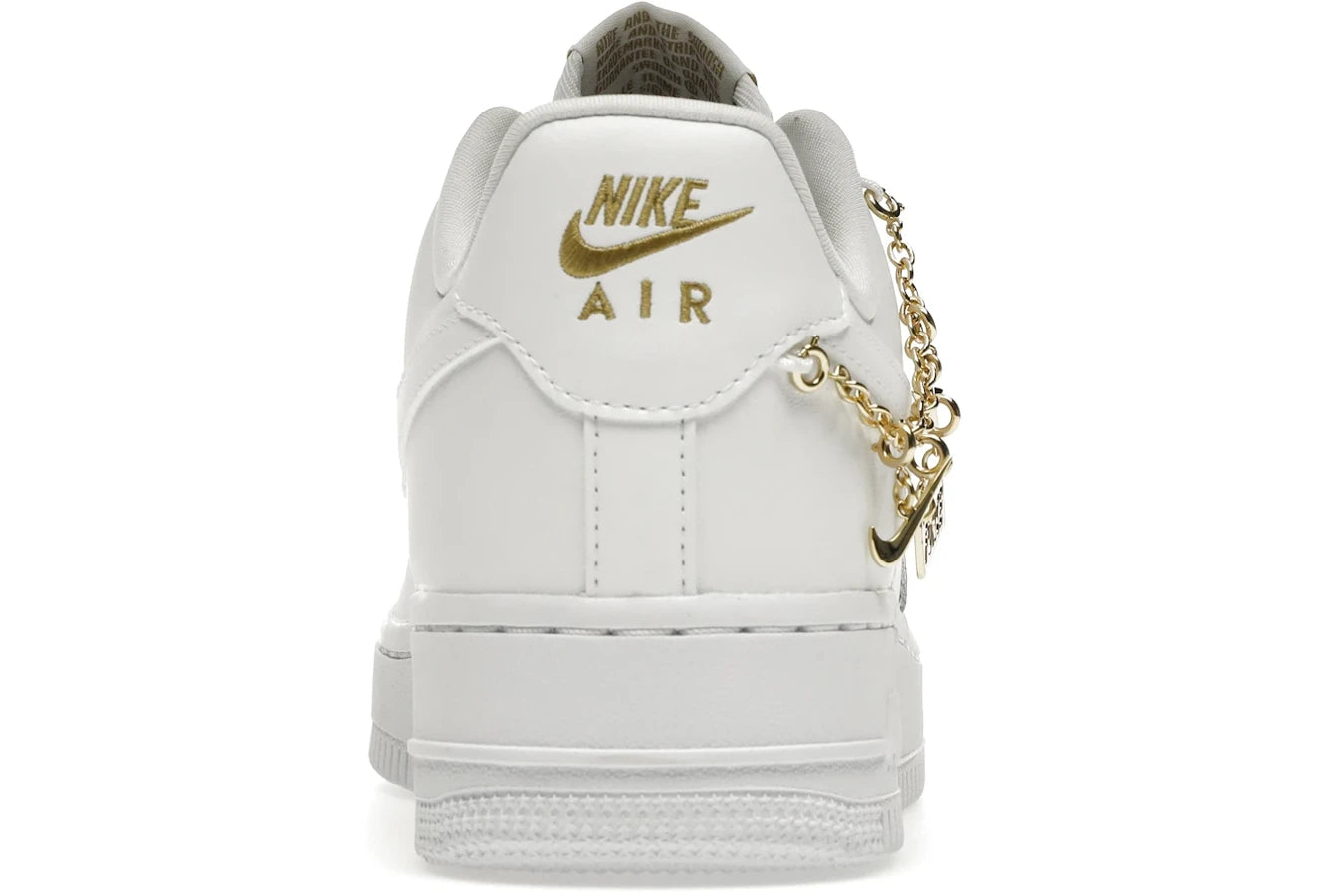 Nike Air Force 1 Low LX Weißer Anhänger