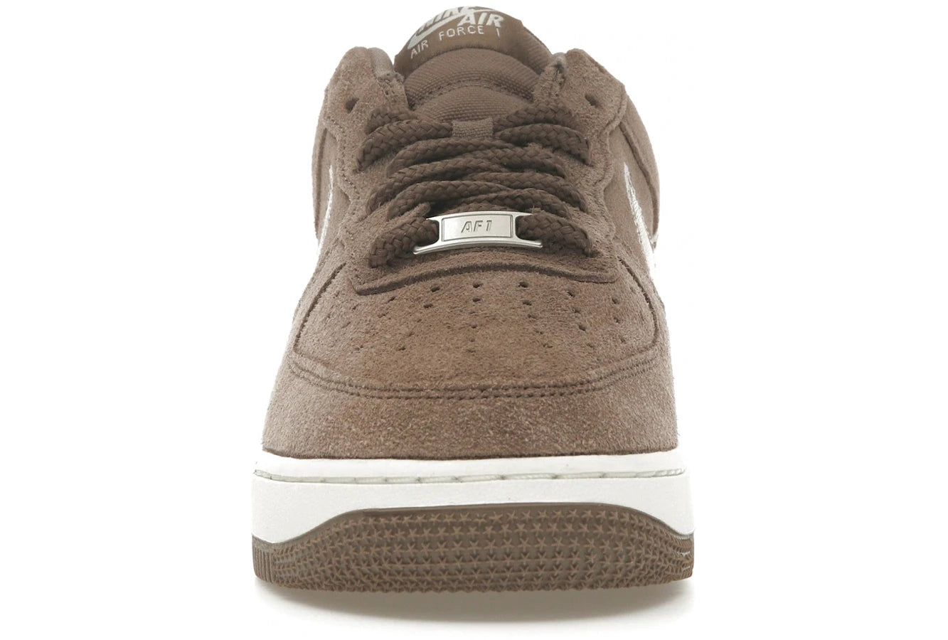 Nike Air Force 1 Low '07 LV8 Mink Brown mit gesticktem Swoosh