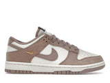 Nike Dunk Low Malt Gold Mini Swoosh (Damen)