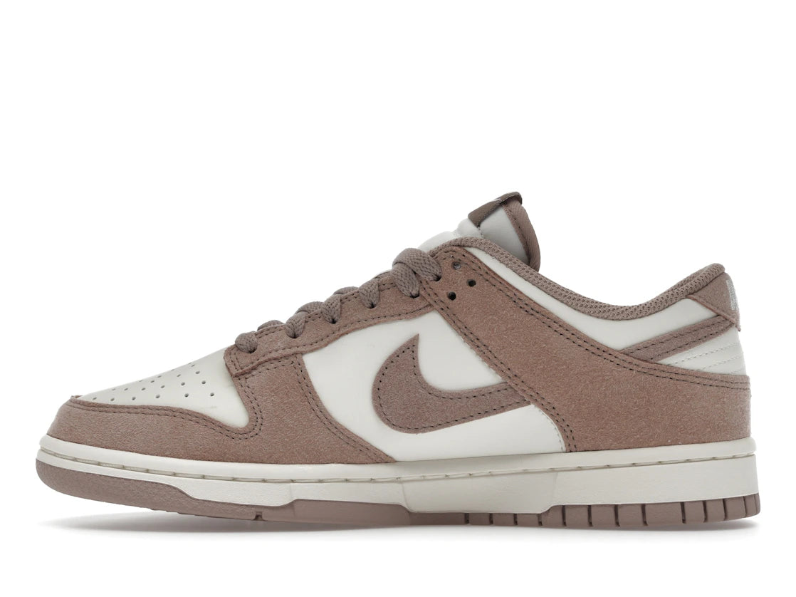 Nike Dunk Low Malt Gold Mini Swoosh (Damen)